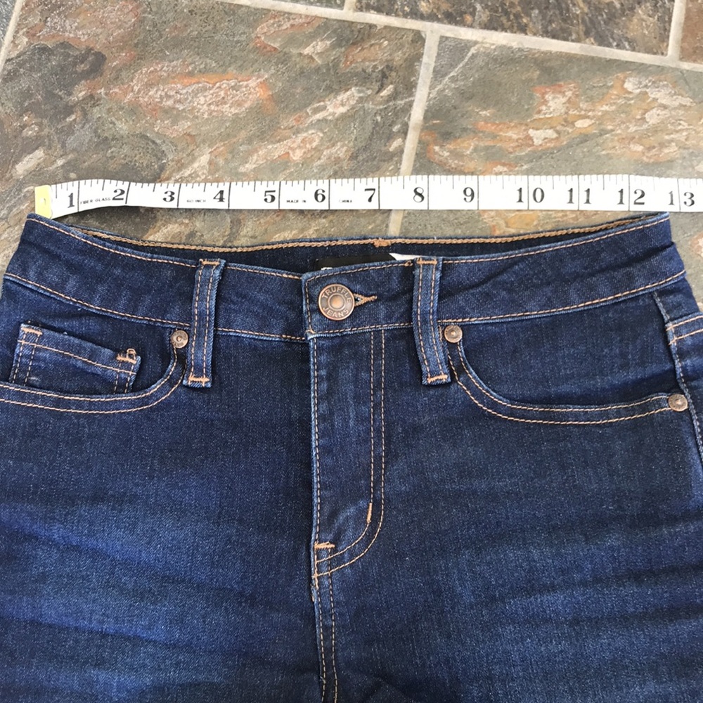 Truffle Jean shorts size 5/26. Seem smaller end - Picture 9 of 12